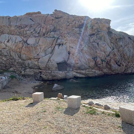 Appartamento Il Caracolo A Cala Francese La Maddalena  Luaran gambar