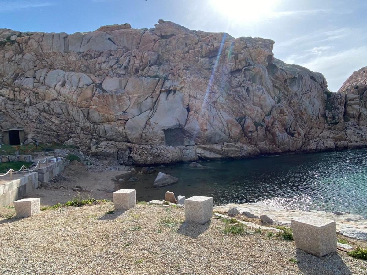 Appartamento Il Caracolo A Cala Francese La Maddalena  Luaran gambar