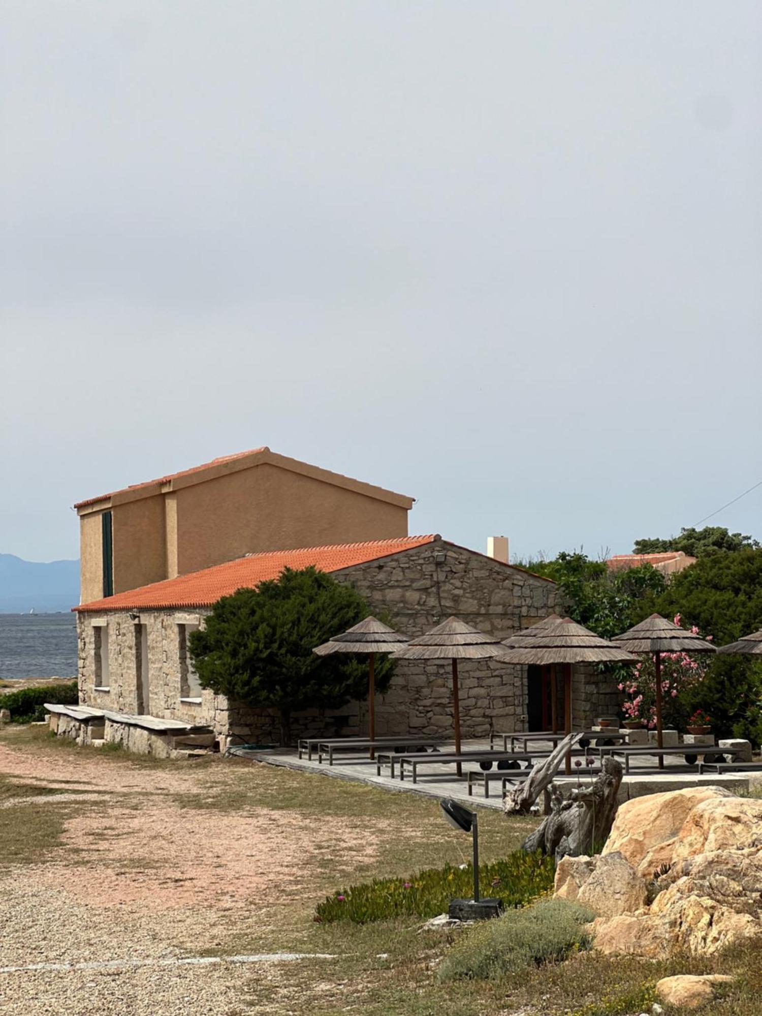 Appartamento Il Caracolo A Cala Francese La Maddalena  Luaran gambar